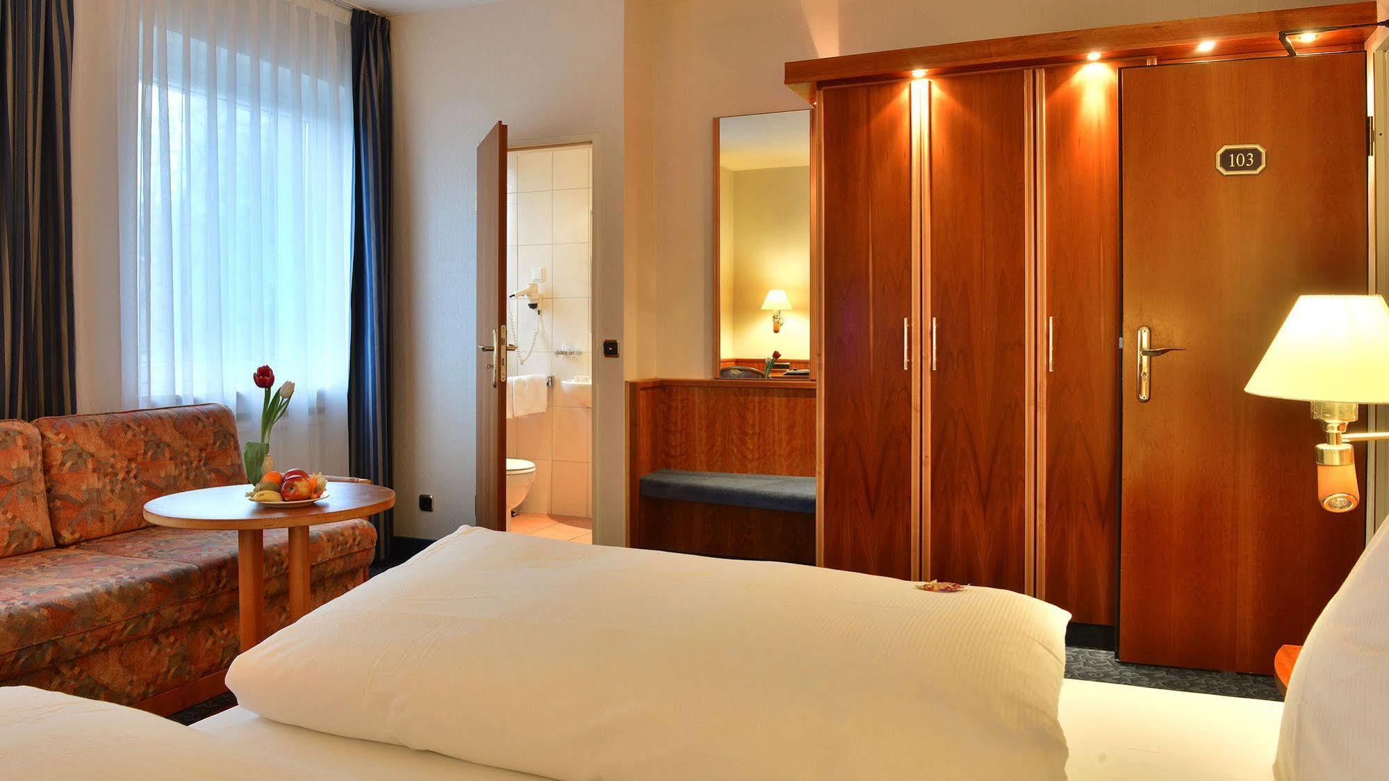 קלן Hotel Ilbertz Garni מראה חיצוני תמונה