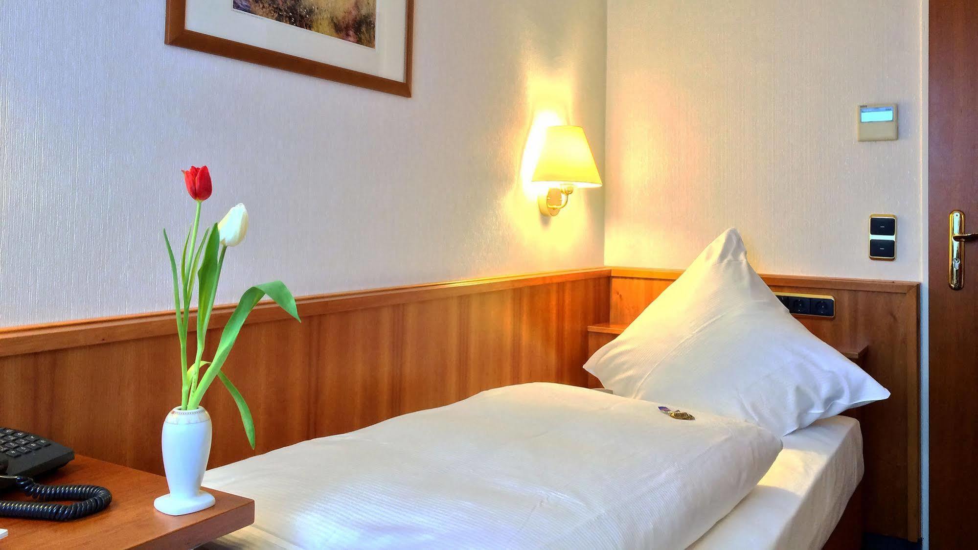 קלן Hotel Ilbertz Garni מראה חיצוני תמונה